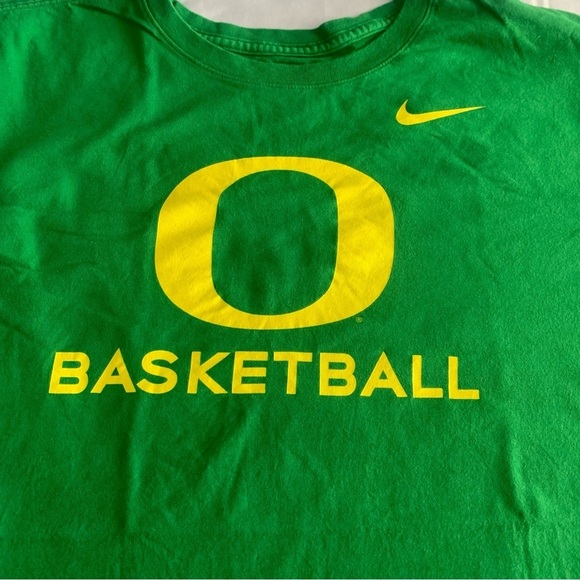 (2) Nike Oregon Ducks Basketball PE Athletic Cut Fit T Shirts XXL Green Boxy Fit - Picture 8 of 13